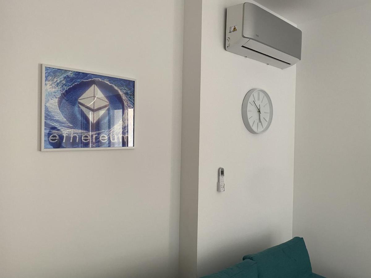 Bitcoin And Ethereum Deluxe Apartments Бар Екстер'єр фото